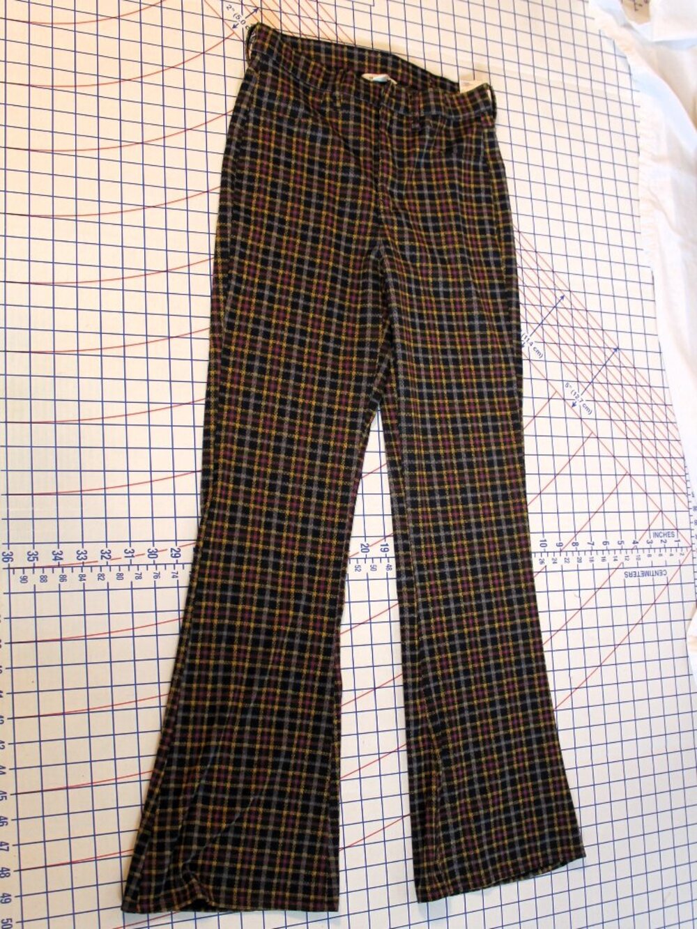 American Eagle Stretchy Knit Plaid Flare Pants 6R (Long Inseam) - Picture 3 of 9